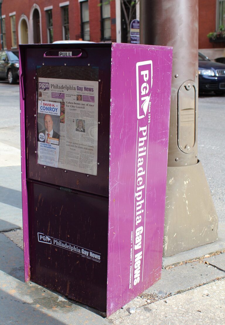 1200px-Philadelphia_Gay_News_vending_machine